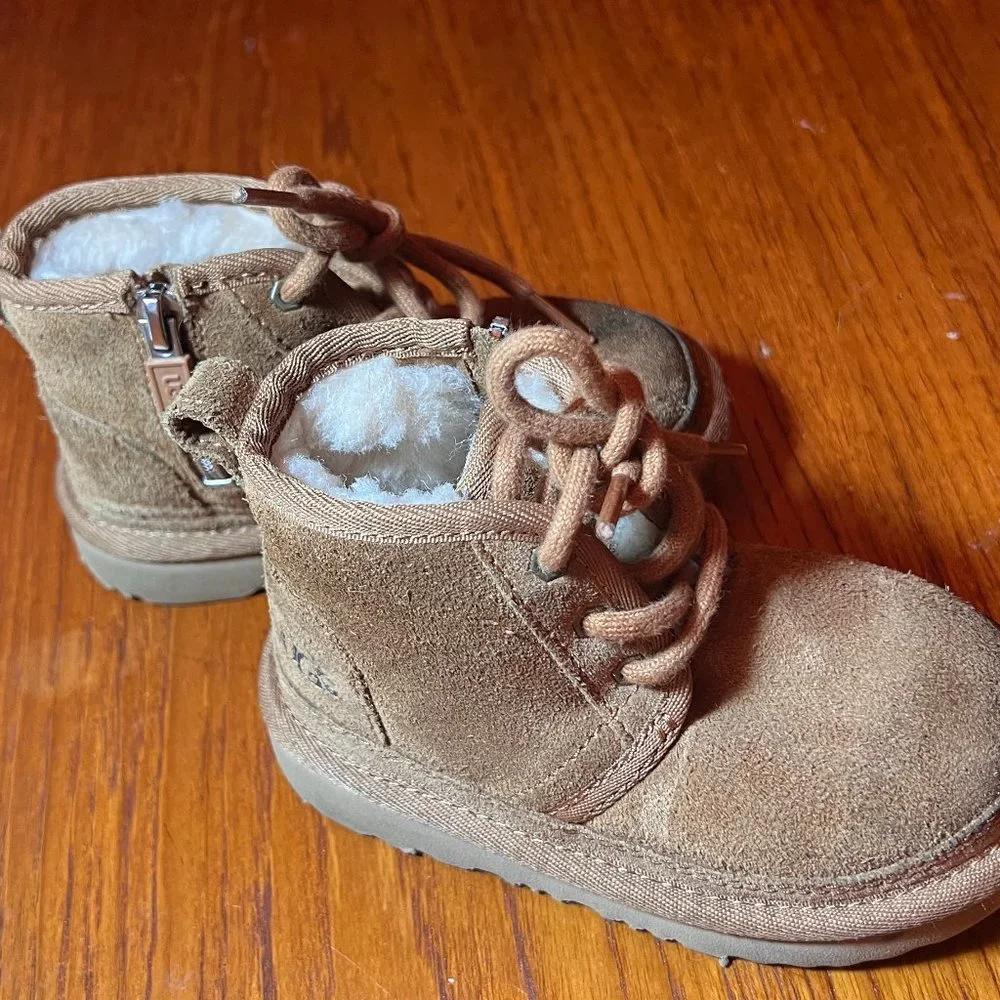 Kids UGG boots size 8 neumel style